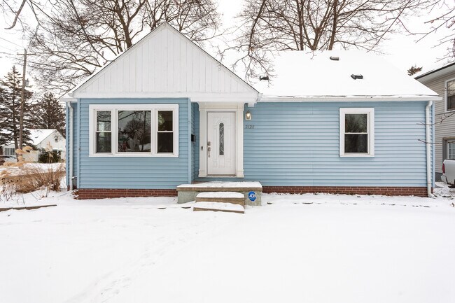 Building Photo - 2128 Windemere Ave