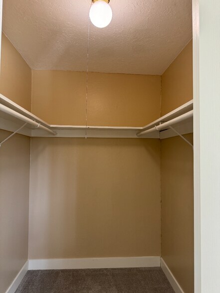 Building Photo - 832 Pomeroy Ave