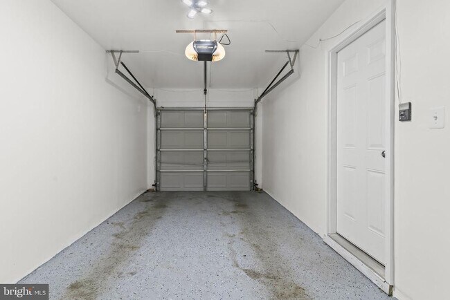 Building Photo - 15641 John Diskin Cir