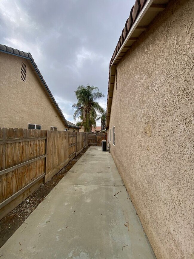 Building Photo - Coming soon, Beautiful Home located SE Visalia!