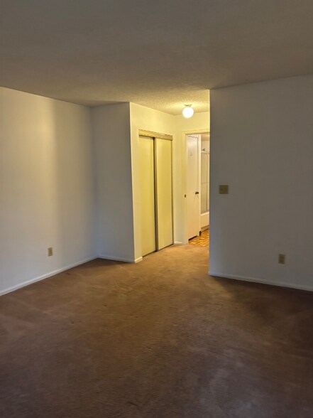 Building Photo - 14701 E Tennessee Dr