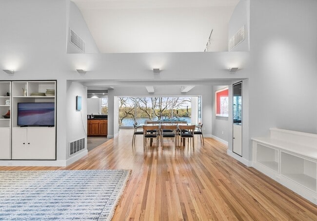 Building Photo - 37 Beverly Rd