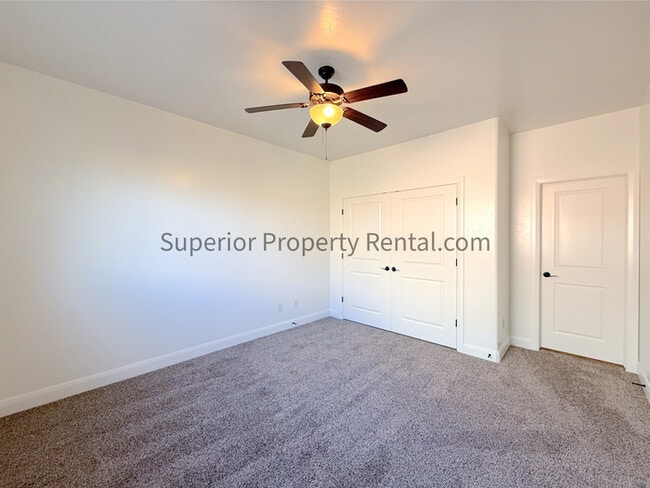 Building Photo - 4 bed, 2.5 bath duple w/2 car garage