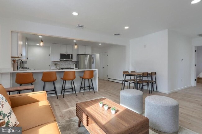 Building Photo - 137 Apple Ln