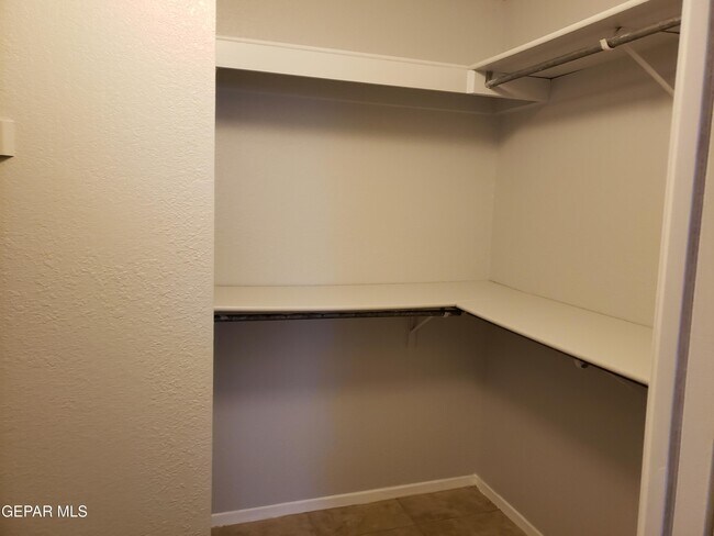 Building Photo - 4365 Loma De Oro Dr