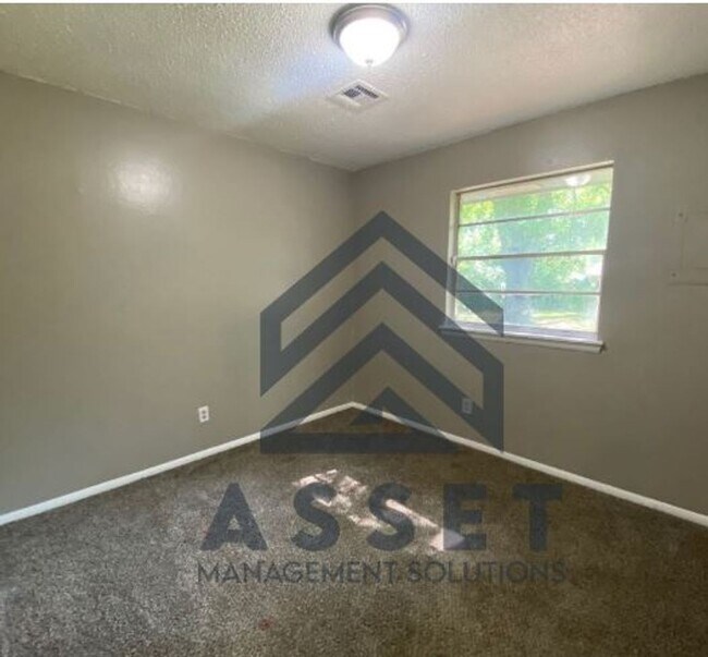 Building Photo - RENT TO OWN – Midwest City, OK