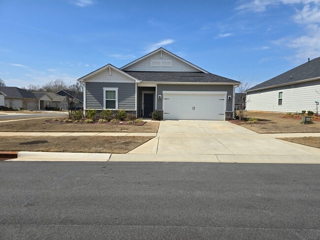 Building Photo - 3301 Plum Dr