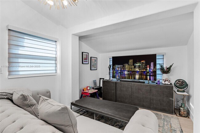 Building Photo - 6860 SW 37th St