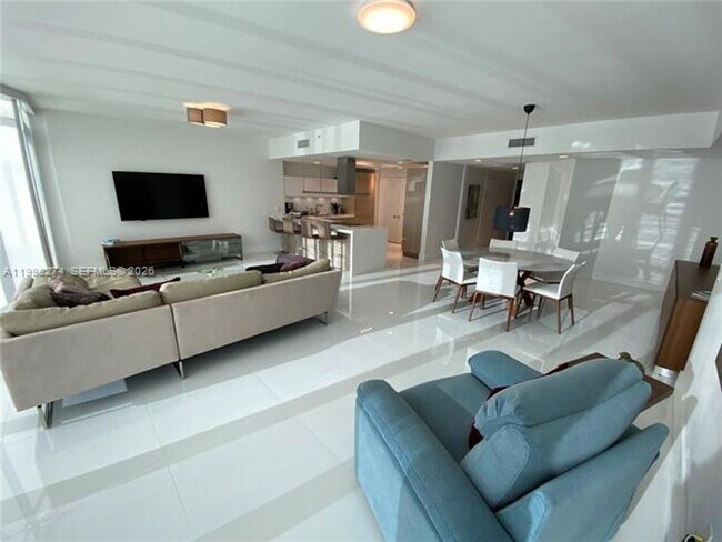 Building Photo - 17301 Biscayne Blvd