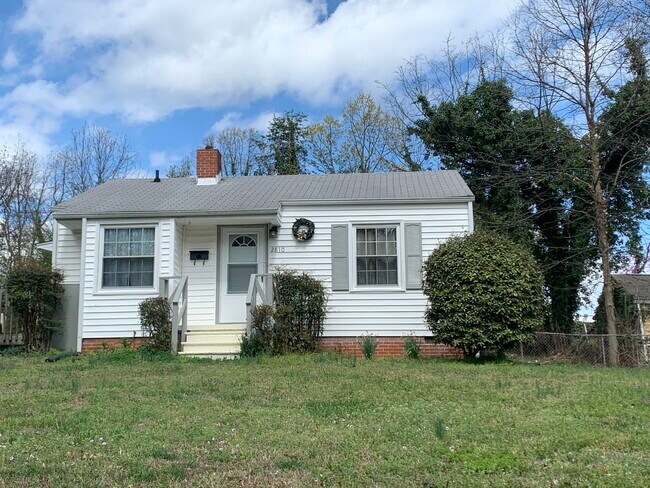 Building Photo - 2810 Stratford Dr