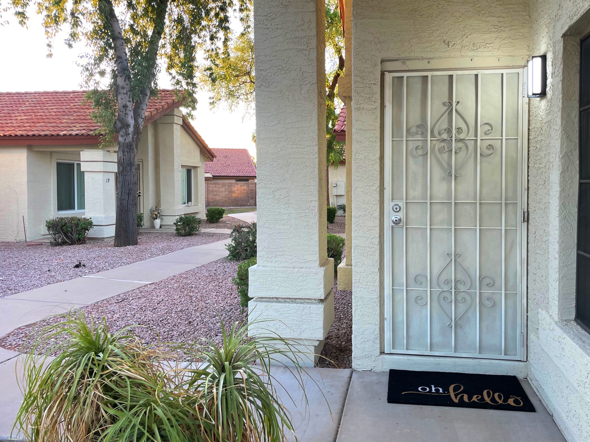 Building Photo - 1120 N Val Vista Dr