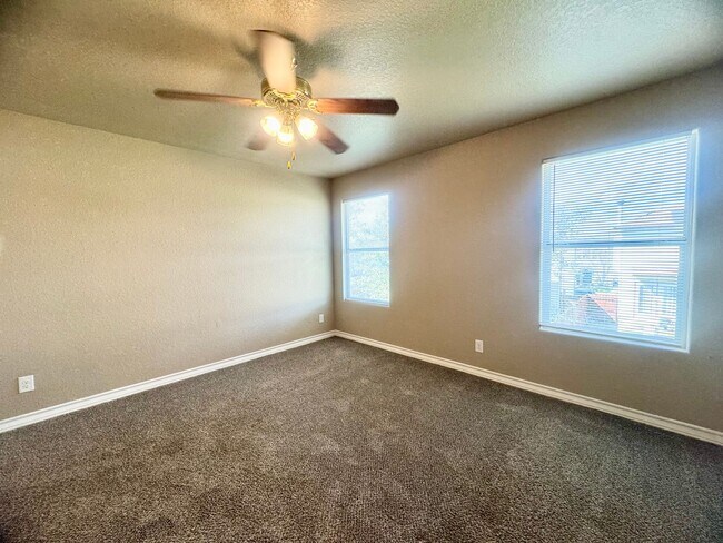 Building Photo - 5103 Flipper Dr