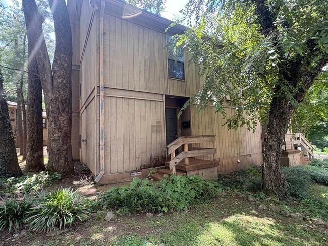 Building Photo - 3430 33rd Ave
