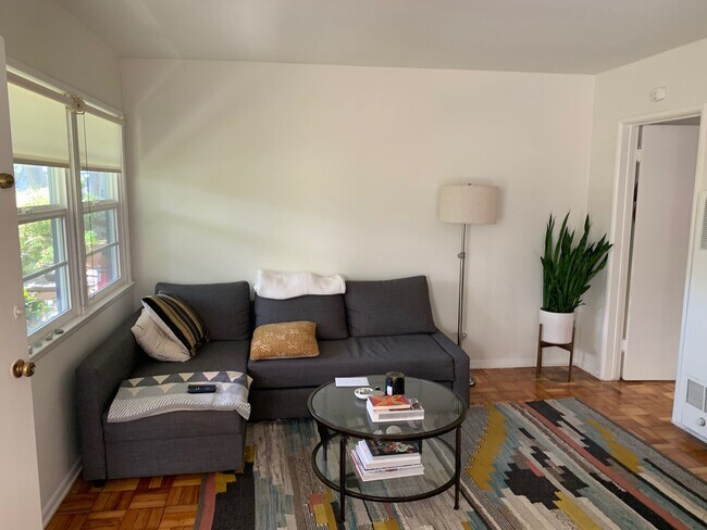 Living Room - 1042 Pearl St