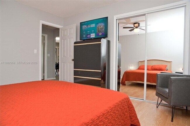 Building Photo - 722 SE Thanksgiving Ave