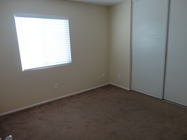 Building Photo - KIA1V