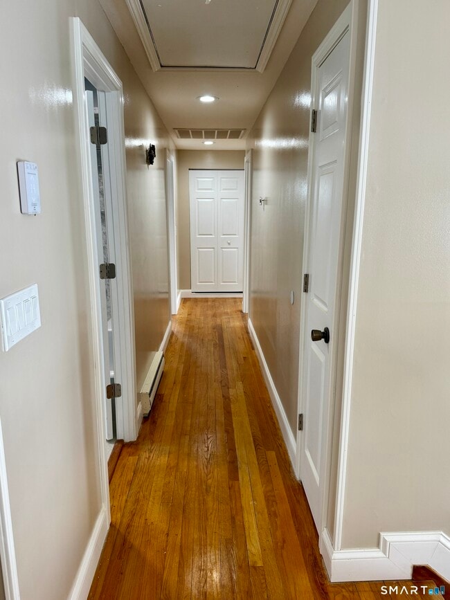 Building Photo - 10 Longview Ln