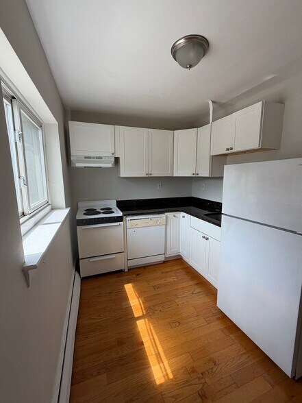Building Photo - 61 Selkirk Rd
