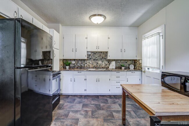Building Photo - 4605 Greenwood Dr