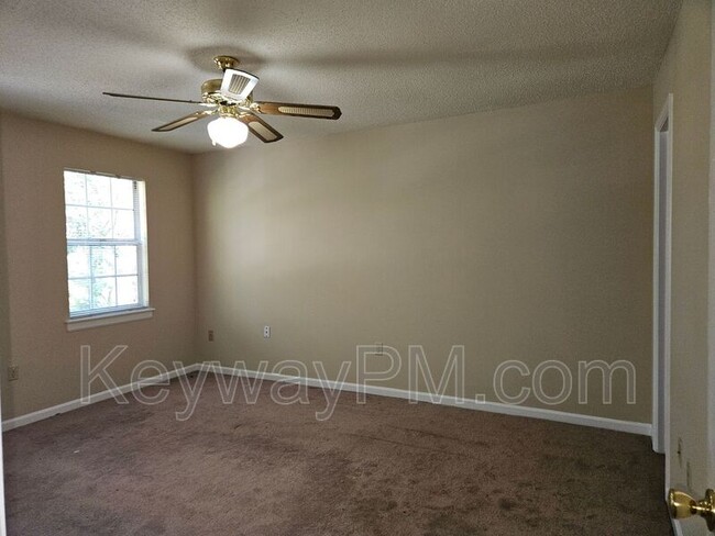 Building Photo - 322 Lamplighter Ln
