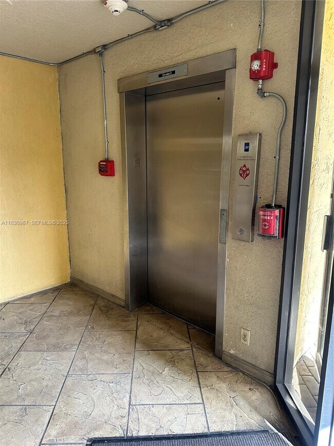 Building Photo - 6575 W Oakland Park Blvd