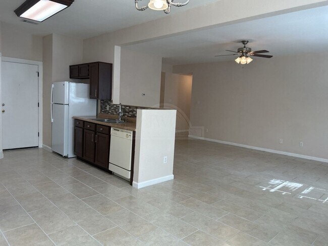 Building Photo - 4910 Parkwood Dr