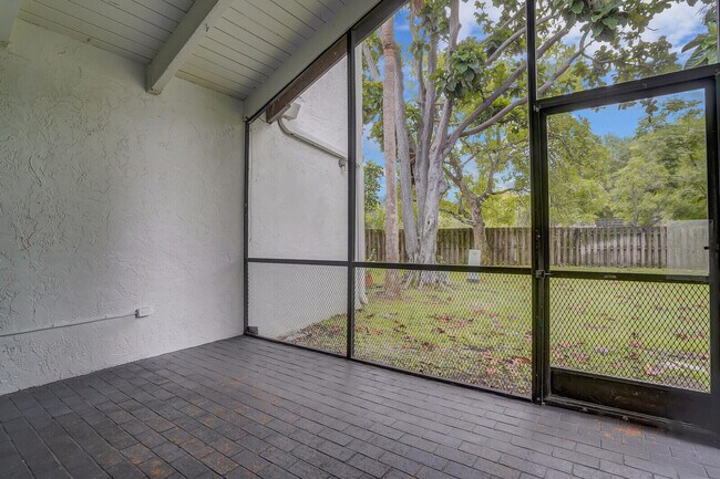 Building Photo - 100 Sparrow Dr
