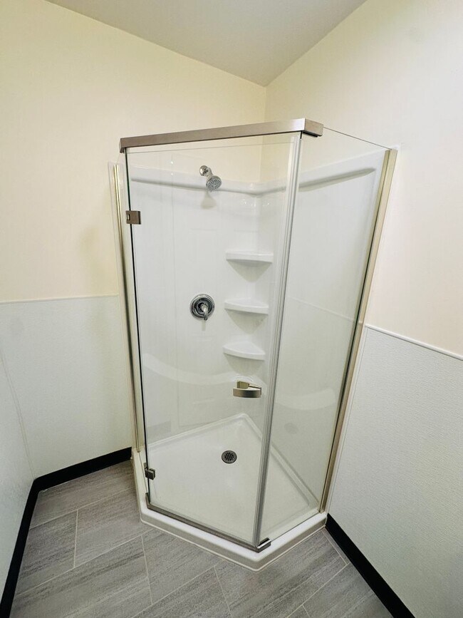Building Photo - Remodeled Studio for Rent - Gaslamp Quarter