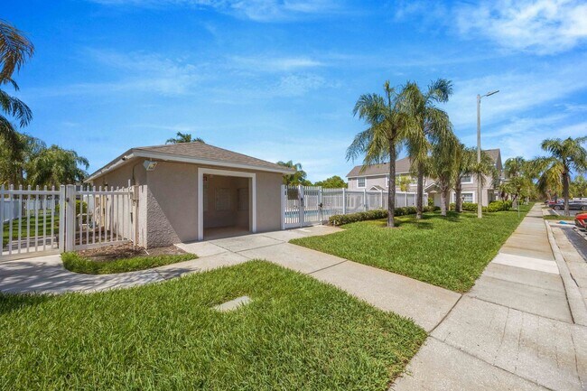 Building Photo - 2 Bedroom and 2.5 Bathroom Townhouse