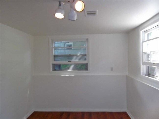 Building Photo - 2725 Brandywine Dr