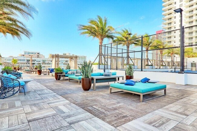Building Photo - 4010 S Ocean Dr