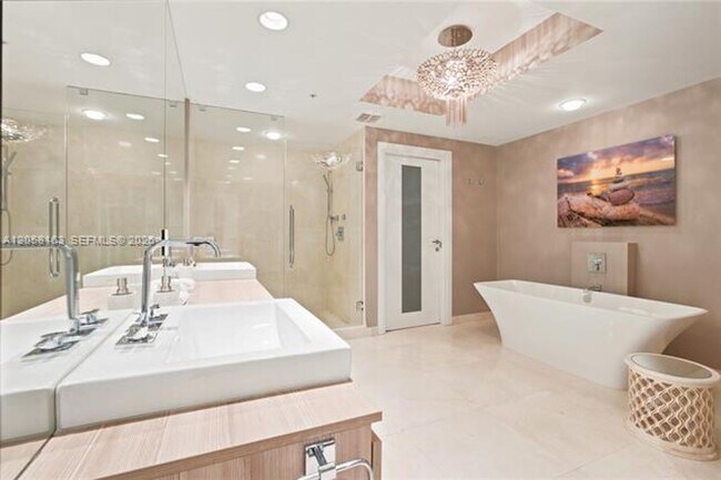 Building Photo - 17301 Biscayne Blvd