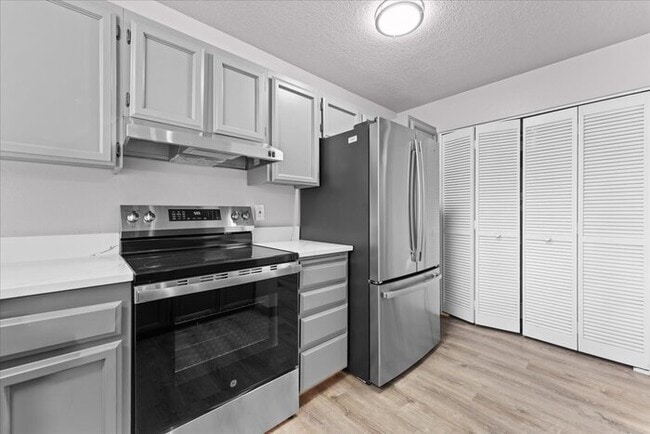 Building Photo - OPEN HOUSE FRIDAY 3/6/26 - Newly Renovated 3BD/2BA Duplex w/ Garage & Fireplace - Beaverton Highl...