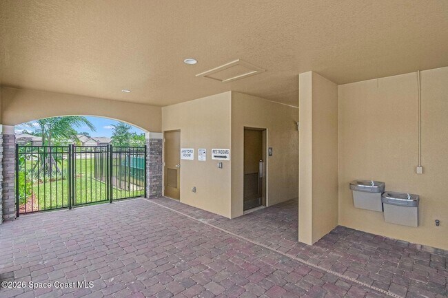 Building Photo - 514 Old Country