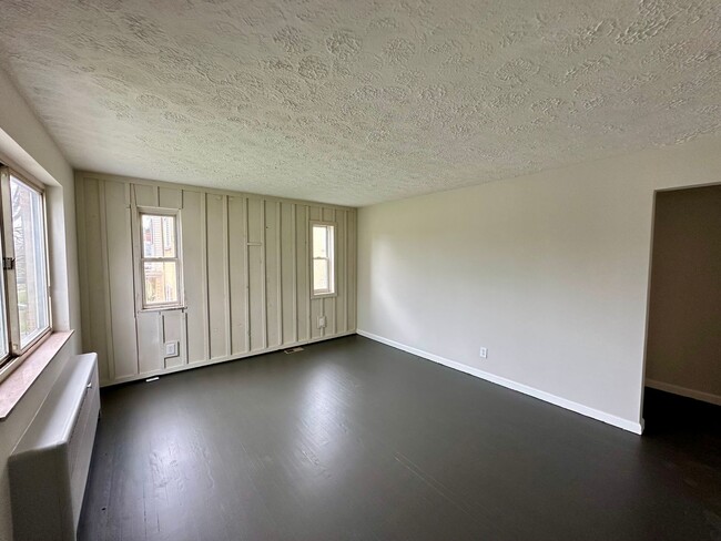 Building Photo - Green Twp- Cozy 2 Bed 1 Bath