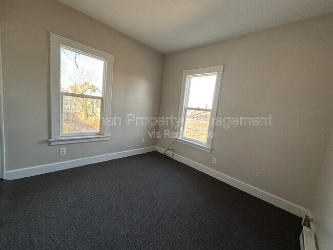 Building Photo - 518 S Rose St