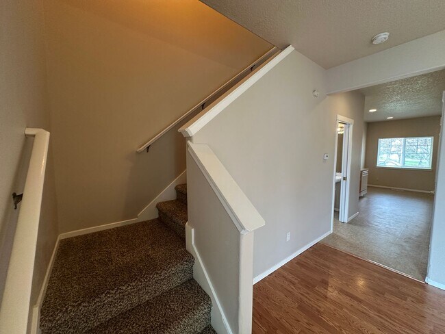 Building Photo - S0476