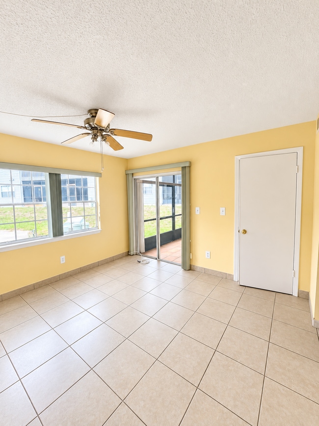 Building Photo - 313 Dirksen Dr
