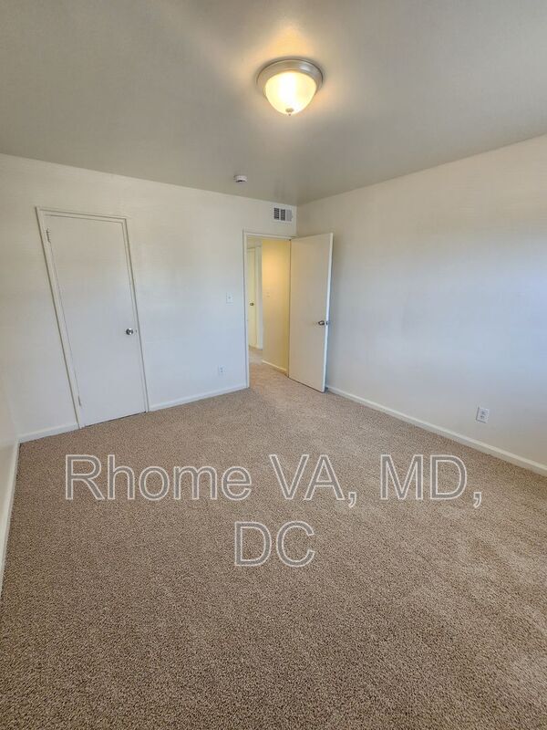 Building Photo - 6192 Greenwood Dr