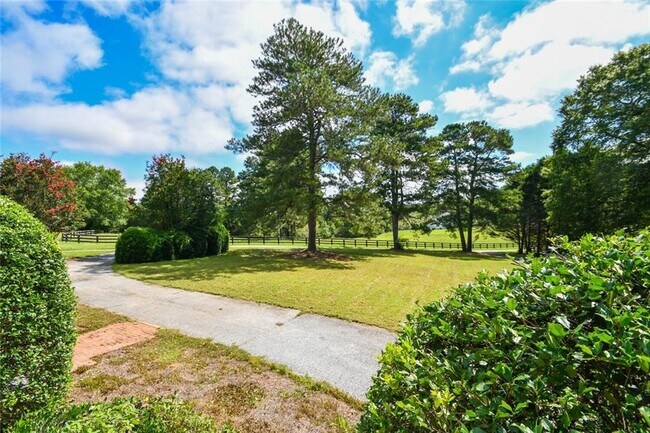 Building Photo - 17040 Birmingham Rd