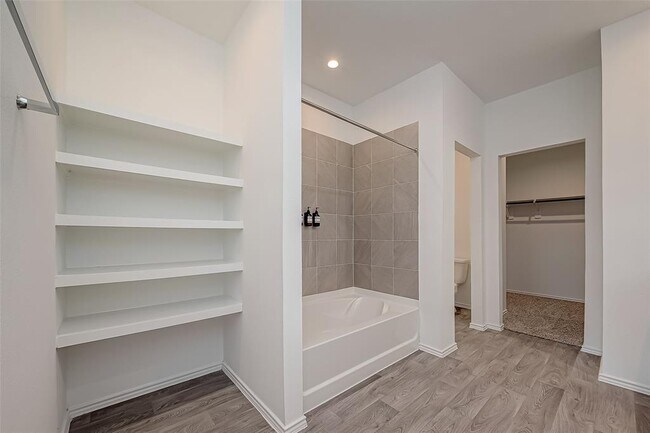 Building Photo - 24330 Elmwood Falls Dr