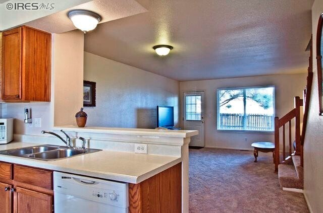 Building Photo - Two Bedroom Townhome Available For Rent in Hunter's Ridge in Louisville