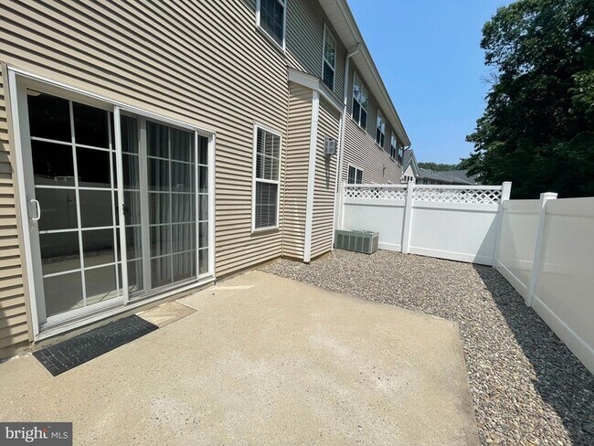 Building Photo - 26 Normandy Dr