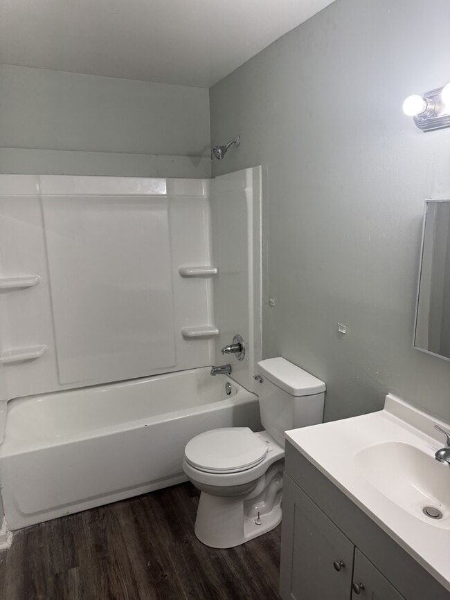 Building Photo - 1664 Lipscomb Rd E