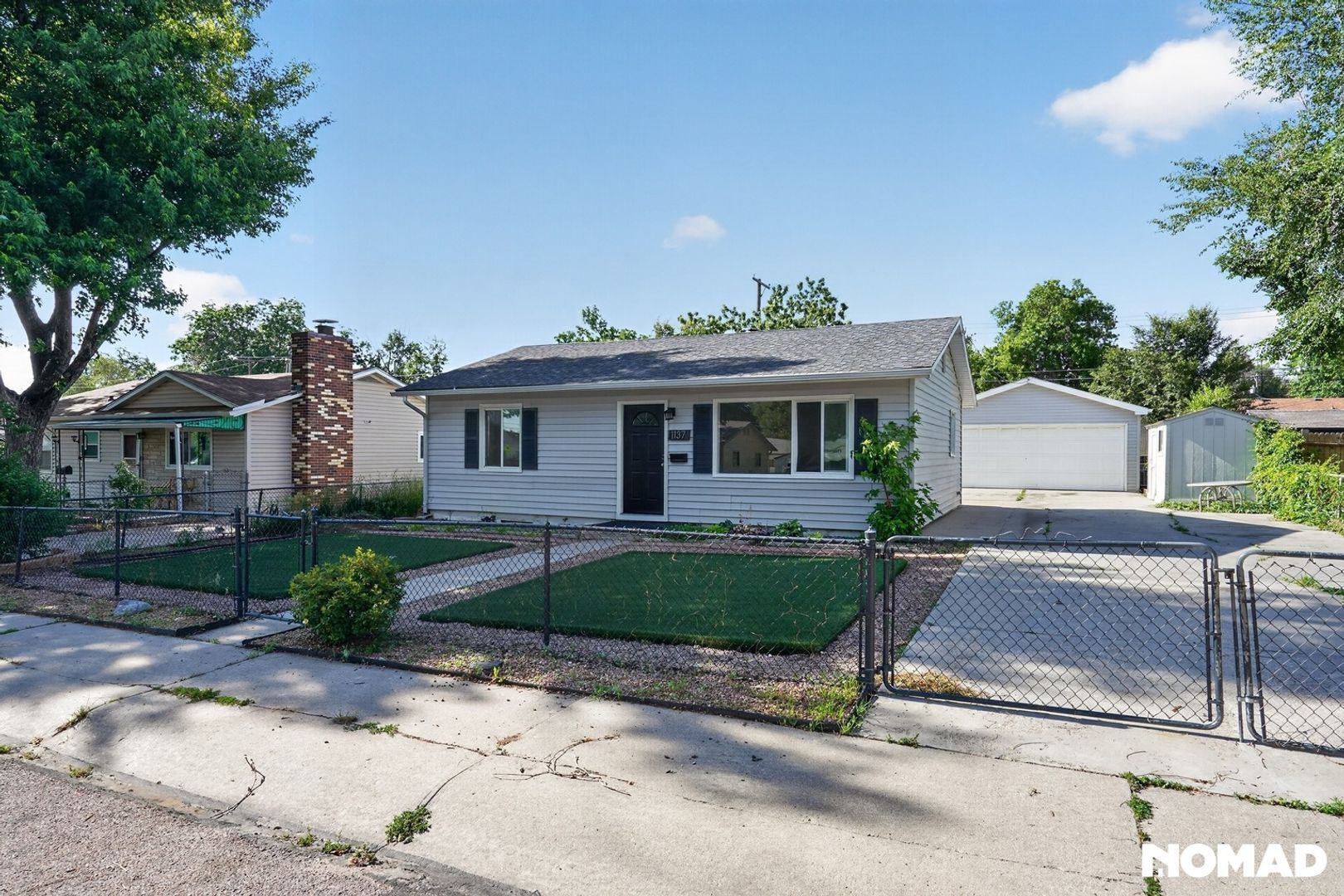 Building Photo - 1137 Pando Ave