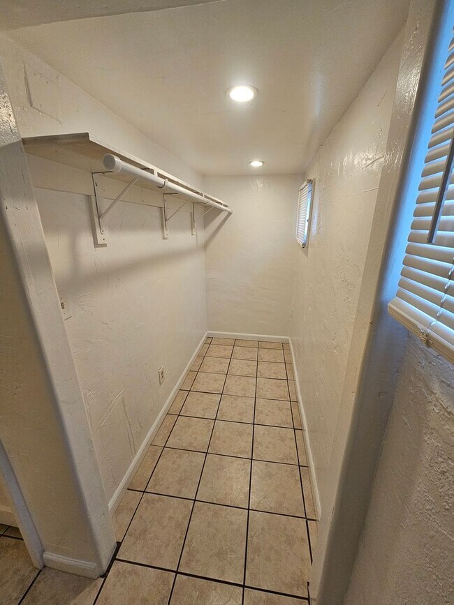 Building Photo - Apartment for Rent in Chico! 2 Bedroom 1 Bathroom + Bonus Room