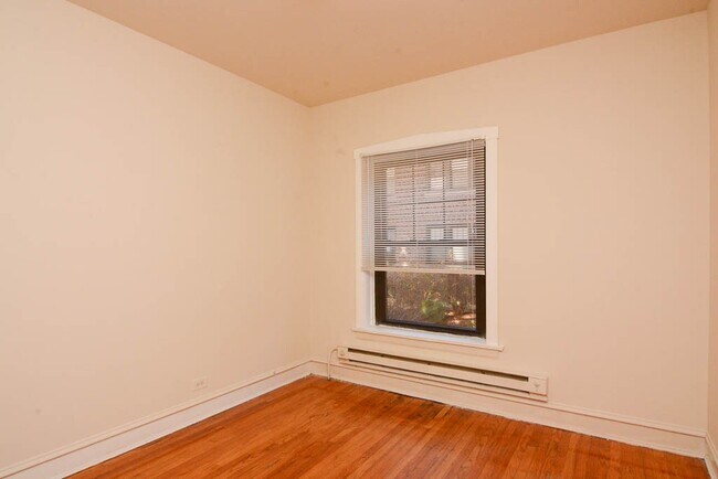 Building Photo - 1324 Oak Ave