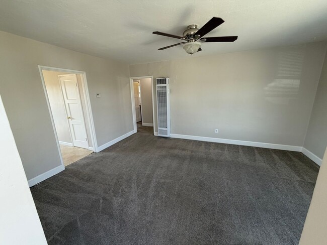 Building Photo - Strobridge Ave Duplex