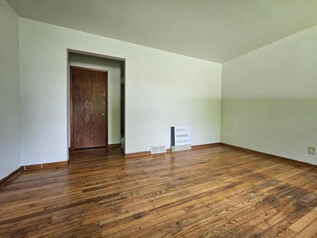 Building Photo - 2 Bedroom 1 Bath Duplex Kent Ohio 44240