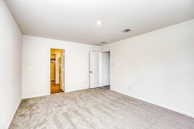 Building Photo - 11430 Forest W St